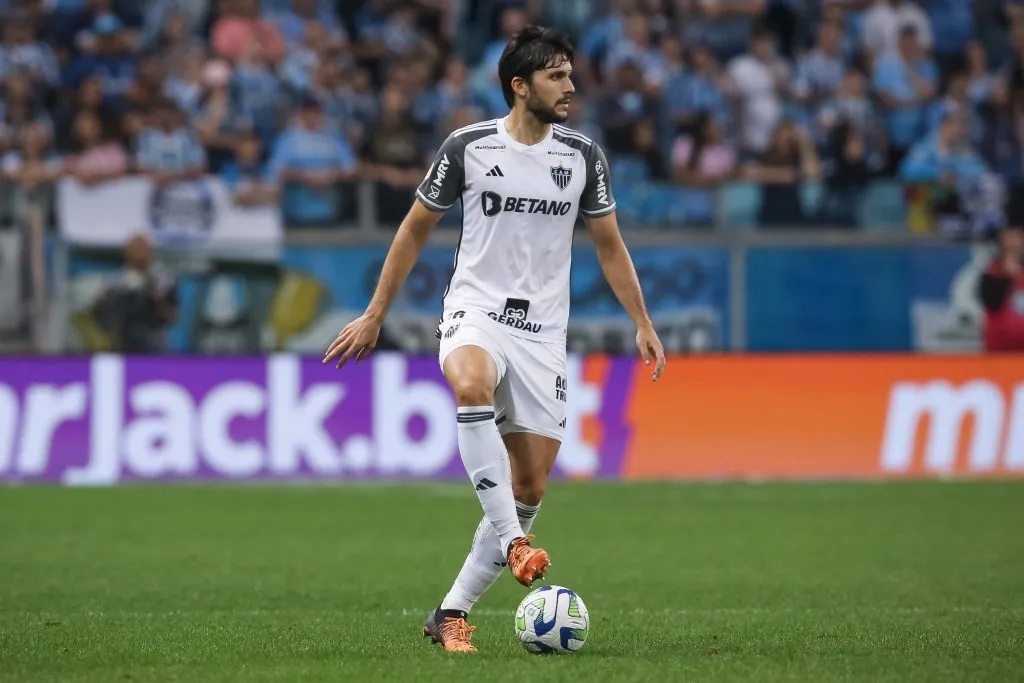 Igor Rabello em ação pelo Atlético em jogo contra o Inter, pelo Brasileirão 2023 – Foto: Pedro H. Tesch/AGIF