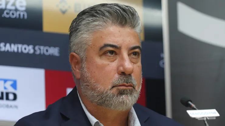 Gallo deixou claro que quem escala Santos é Carille e não há 'acordo' para Morelos ser titular