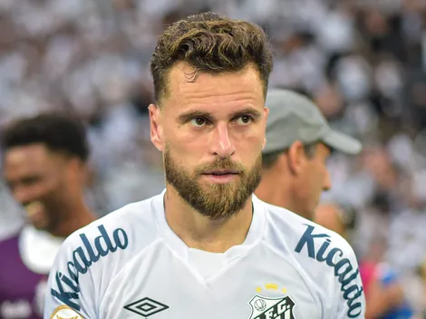 Oficial: Santos encaminha saída de Lucas Lima para rival direto