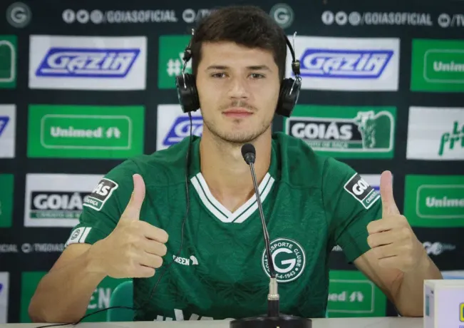 Hugo na coletiva de apresentação do Goiás – Foto: Foto: Rosiron Rodrigues / Goiás E.C.
