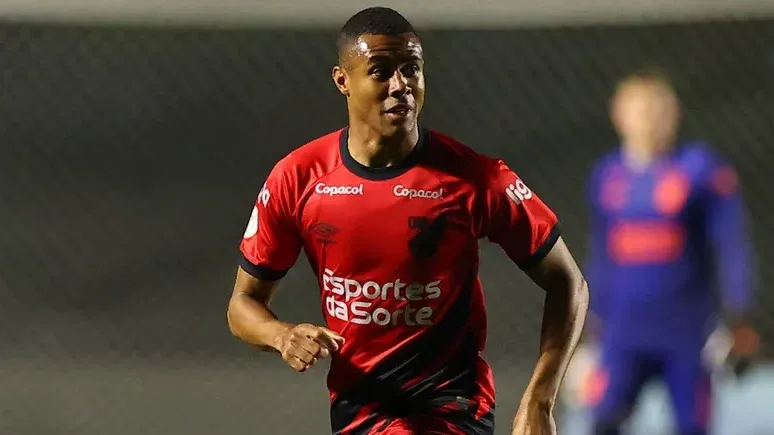 Foto: José Tramontin/Athletico - Erick em ação pelo Athletico Paranaense, pelo Campeonato Brasileiro