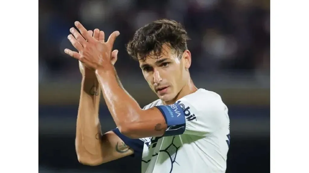 Dinenno, em ação pelo Pumas, do México – Foto: Agustin Cuevas/Getty Images
