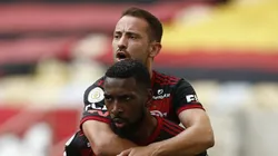 Éverton Ribeiro e Gerson em ação pelo Mengo. Foto: Wagner Meier/Getty Images.