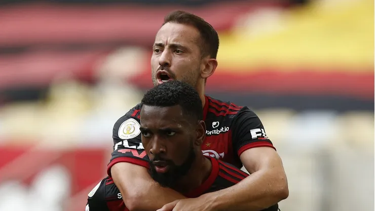Éverton Ribeiro e Gerson em ação pelo Mengo. Foto: Wagner Meier/Getty Images.
