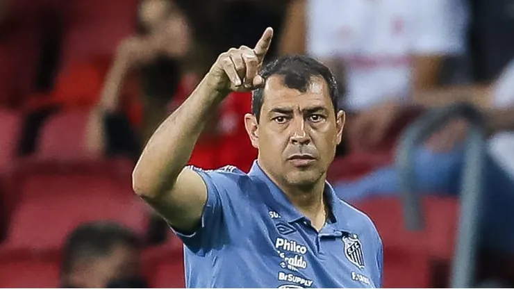 Fabio Carille tecnico do Santos durante partida contra o Internacional no estadio Beira-Rio pelo campeonato Brasileiro A 2021. Pedro H. Tesch/AGIF