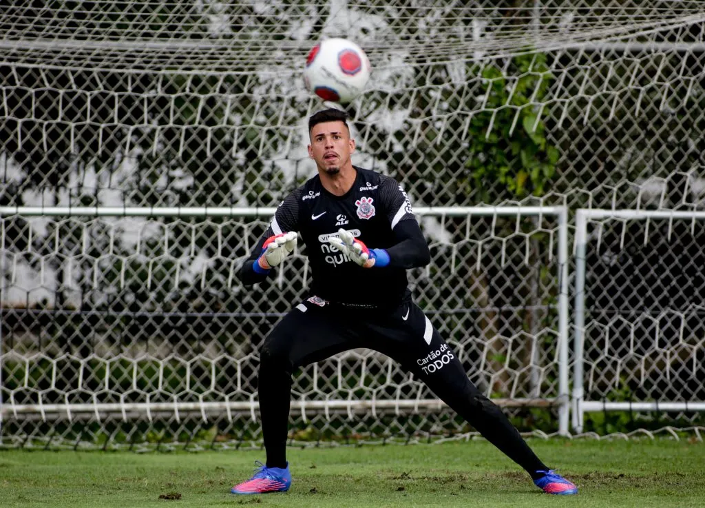 Goleiro Ivan durante treino com o Corinthians – Foto: Rodrigo Coca/Agência Corinthians