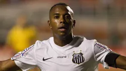Robinho comemora gol durante a partidaentre o Santos FC e LInense realizada no Estadio do Pacaembu. Jose Luis Silva / AGIF