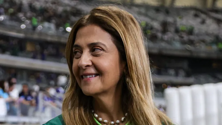 Leila Pereira durante jogo do título do Brasileirão 2023. Foto: Gilson Lobo/AGIF