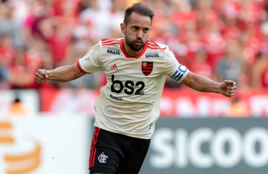 Foto: Jeferson Guareze/AGIF – Everton Ribeiro fez história com a camisa do Flamengo