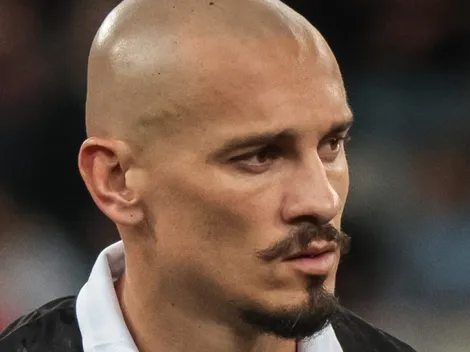 Vasco reforça setor defensivo, elevando a briga pela titularidade