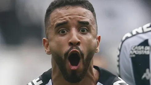 Caio Alexandre, hoje no Fortaleza, na época em que jogava pelo Botafogo - Foto: Vitor Silva/Botafogo.