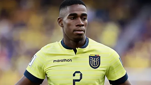 Foto: Franklin Jacome/Getty Images - Félix Torres em partida pela Seleção do Equador válida pelas Eliminatórias para a Copa do Mundo de 2026