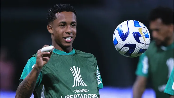 Kevin jogador do Palmeiras durante aquecimento antes da partida contra o Deportivo Pereira no estadio Arena Allianz Parque pelo campeonato Libertadores 2023. Foto: Ettore Chiereguini/AGIF