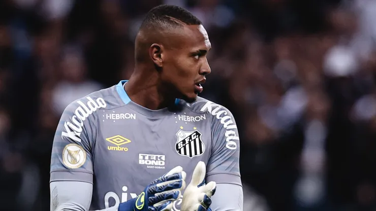 Torcida do Santos anuncia a saída de John. Ettore Chiereguini/AGIF