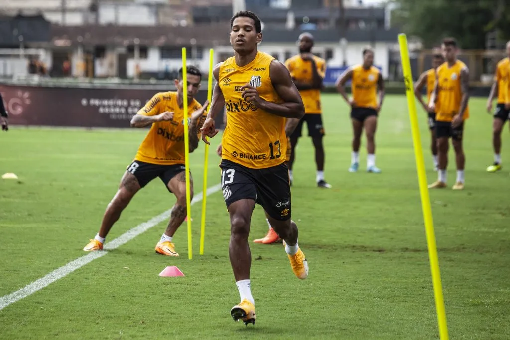 João Lucas também está no radar do Juventude – Foto: Bruno Santoni / Santos FC