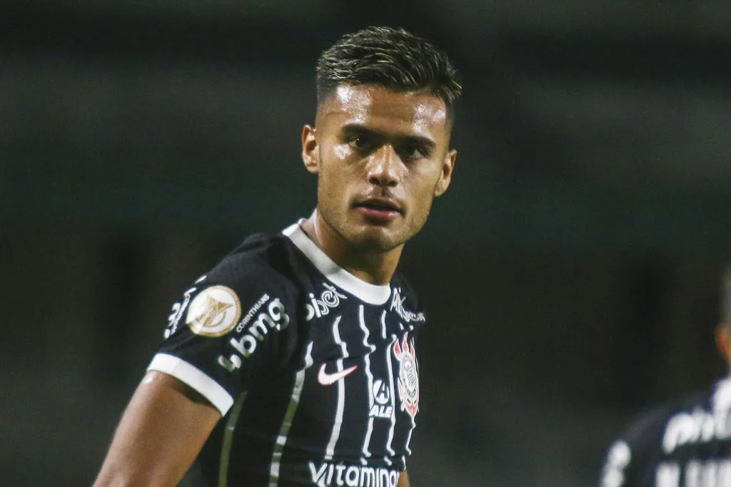 Fausto Vera é mais um volante que pode deixar o Corinthians Foto: Gabriel Machado/AGIF