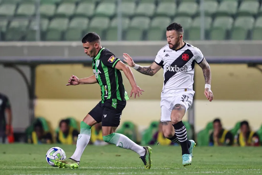 Emmanuel Martinez em ação no Brasileirão. O Coelho caiu, mas ele se destacou positivamente. Foto: Gilson Lobo/AGIF