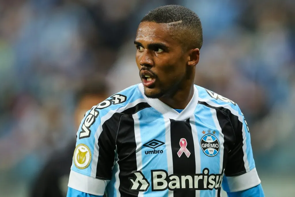 Douglas Costa ex-jogador do Gremio durante partida contra o Cuiaba no estadio Arena do Gremio pelo campeonato Brasileiro A 2021. Foto: Pedro H. Tesch/AGIF