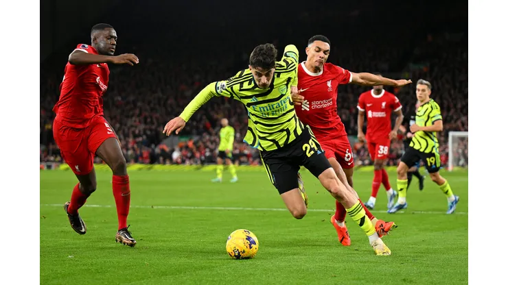 Arsenal e Liverpool se enfrentaram pela Premier League em dezembro de 2023, no estádio de Anfield (Foto: Michael Regan/Getty Images)