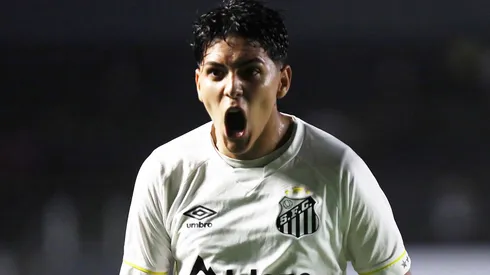 Rodrigo Cezar deixa Santos para jogar emprestado no Grêmio em 2024 - Fotos : Pedro Ernesto Guerra Azevedo/Santos FC