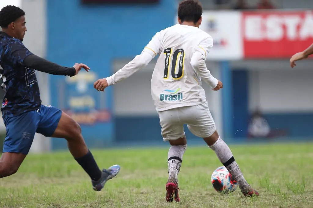 Rodrigo Cezar é camisa 10 na base do Santos, mas vai defender outro clube em 2024 – Foto: Pedro Ernesto Guerra Azevedo/Santos FC