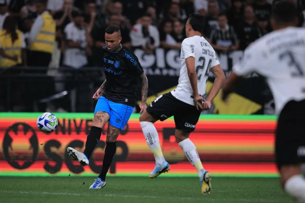 Luan jogando pelo Grêmio contra o Corinthians na Neo Química Arena em setembro. Foto: Ettore Chiereguini/AGIF