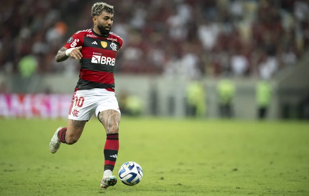 Gabigol em ação pelo Mengão. O camisa 10 não teve um 2023 muito produtivo – Foto: Jorge Rodrigues/AGIF