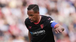 MADRID, SPAIN - FEBRUARY 19: Fernando Francisco Reges of Sevilla FC controls the ball during the LaLiga Santander match between Rayo Vallecano and Sevilla FC at Campo de Futbol de Vallecas on February 19, 2023 in Madrid, Spain. (Photo by Gonzalo Arroyo Moreno/Getty Images)
