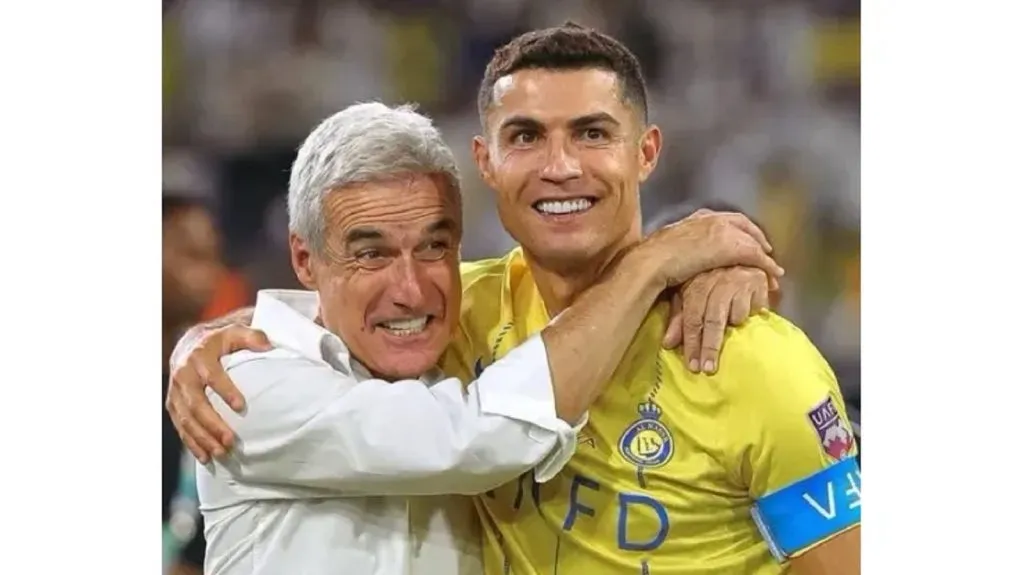 Luis Castro e Cristiano Ronaldo comemoram vitória do Al-Nassr – Foto: Divulgação/Al- Nassr