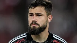 Matheus Cunha virou segundo goleiro do Mengão - Foto: Thiago Ribeiro/AGIF