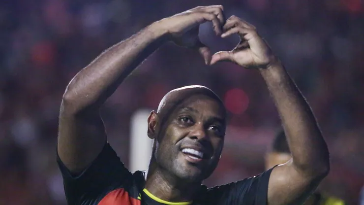 Vagner Love pode ter um novo companheiro vindo do Corinthians - Foto: Rafael Vieira/AGIF.