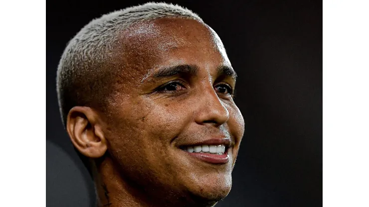 Deyverson, atacante do Cuiabá, em ação pelo Brasileirão - Foto: Thiago Ribeiro/AGIF