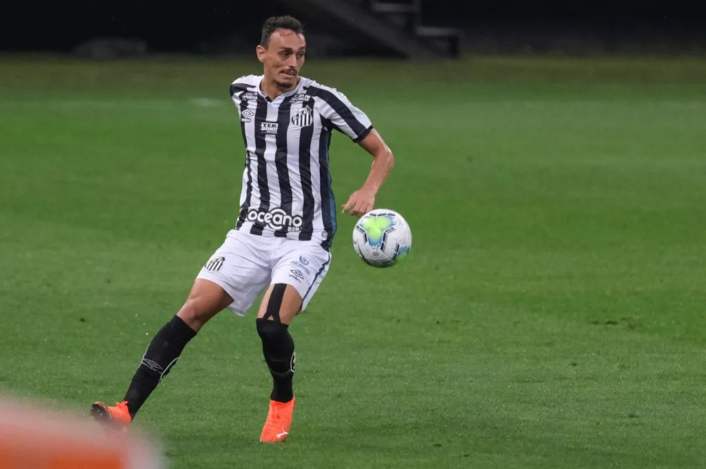 Foto: Marcello Zambrana/AGIF – Pituca se destacou em sua primeira passagem pelo Santos