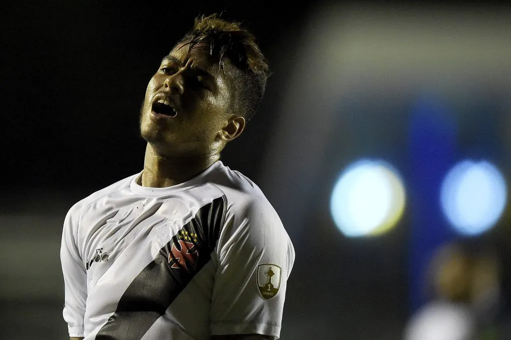 Evander com a camisa do Vasco (Photo by Alexandre Loureiro/Getty Images)