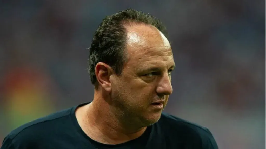 Foto: Jhony Pinho/AGIF – Everton Ribeiro deve ser treinado novamente por Rogério Ceni