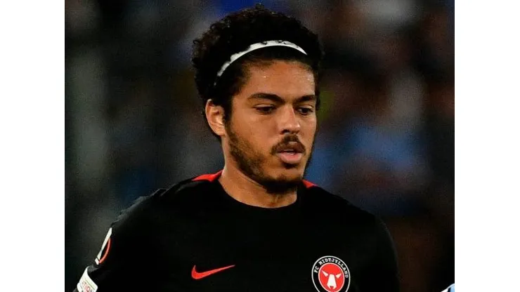 Evander, em ação pelo FC Midtjylland - Foto: Marco Rosi - SS Lazio/Getty Images