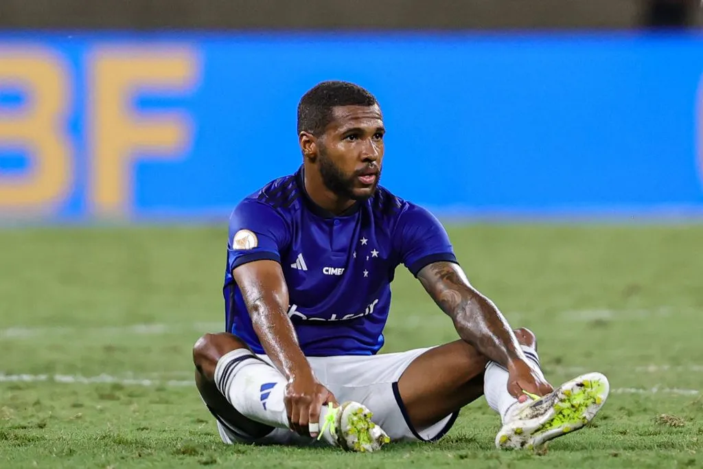 MG – BELO HORIZONTE – 22/11/2023 – BRASILEIRO A 2023, CRUZEIRO X VASCO – Wesley Jogador do Cruzeiro lamenta o empate ao final da partida contra o Vasco no estadio Mineirao pelo campeonato Brasileiro A 2023. Foto: Gilson Lobo/AGIF
