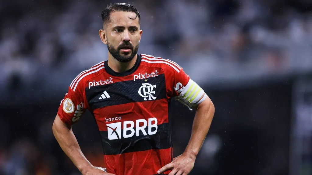Foto: Marcello Zambrana/AGIF - Everton Ribeiro deve ser rival do Flamengo no Brasileirão