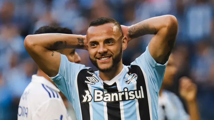 Guilherme jogador do Cruzeiro lamenta chance perdida durante partida contra o Gremio no estadio Arena do Gremio pelo campeonato Brasileiro B 2022. Maxi Franzoi/AGIF