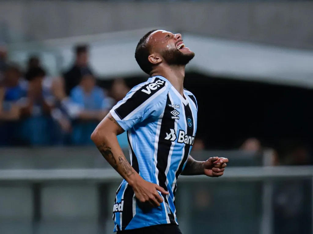 Guilherme jogador do Gremio lamenta chance perdida durante partida contra o Ituano no estadio Arena do Gremio pelo campeonato Brasileiro B 2022. Maxi Franzoi/AGIF
