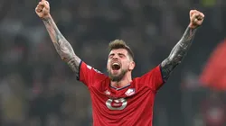 Xeka com a camisa do Lille comemorando um gol