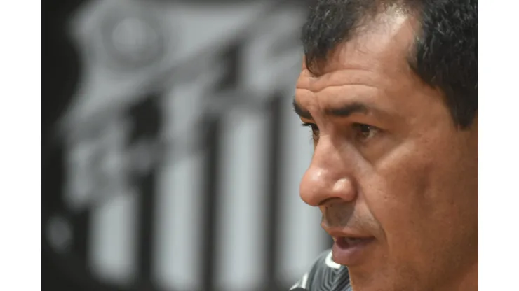 Carille confirmou ao vivo à TV que meia está de volta ao elenco do Santos - Foto: Divulgação/Santos FC