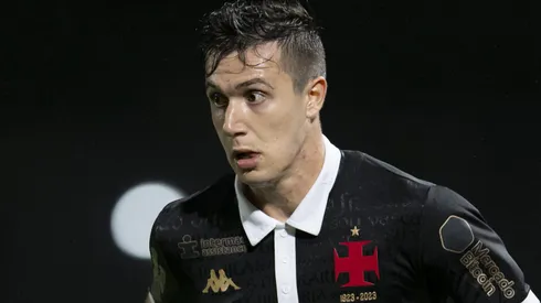 Lucas Piton em partida do Vasco contra o Internacional, no Campeonato Brasileiro de 2023, em 26/10/2023