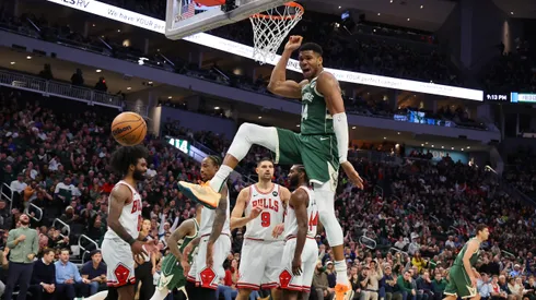 Bucks de Antetokounmpo jogam contra os Bulls em busca de estabilidade na reta final da temporada regular (Foto: Stacy Revere/Getty Images)