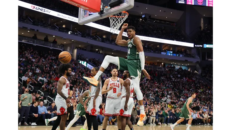 Bucks de Antetokounmpo jogam contra os Bulls em busca de estabilidade na reta final da temporada regular (Foto: Stacy Revere/Getty Images)