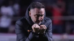Vítor Pereira saiu pela porta dos fundos no Corinthians - Foto: Ettore Chiereguini/AGIF.