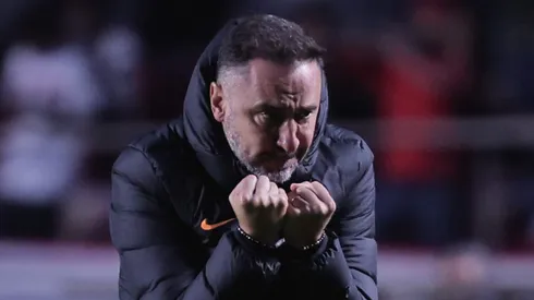 Vítor Pereira saiu pela porta dos fundos no Corinthians - Foto: Ettore Chiereguini/AGIF.