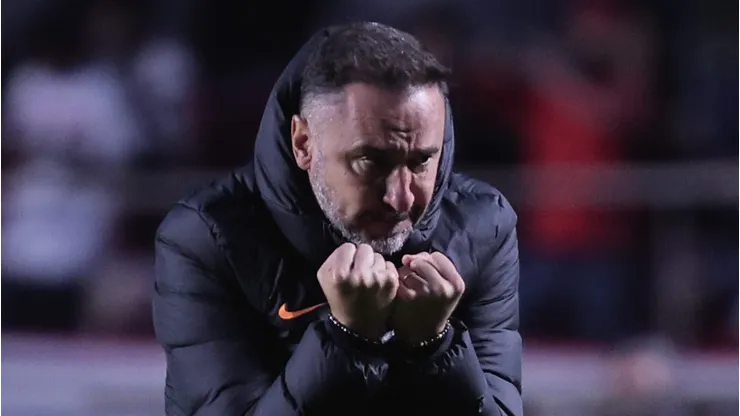 Vítor Pereira saiu pela porta dos fundos no Corinthians - Foto: Ettore Chiereguini/AGIF.