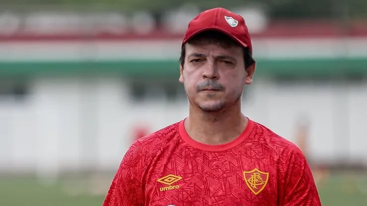 Diniz perdeu defensor para o duelo contra a LDU - FOTO: LUCAS MERÇON / FLUMINENSE F.C.
