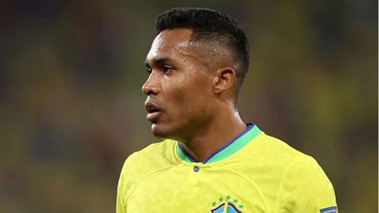 Foto: Julian Finney/Getty Images - Alex Sandro pela Seleção Brasileira na Copa do Mundo de 2022